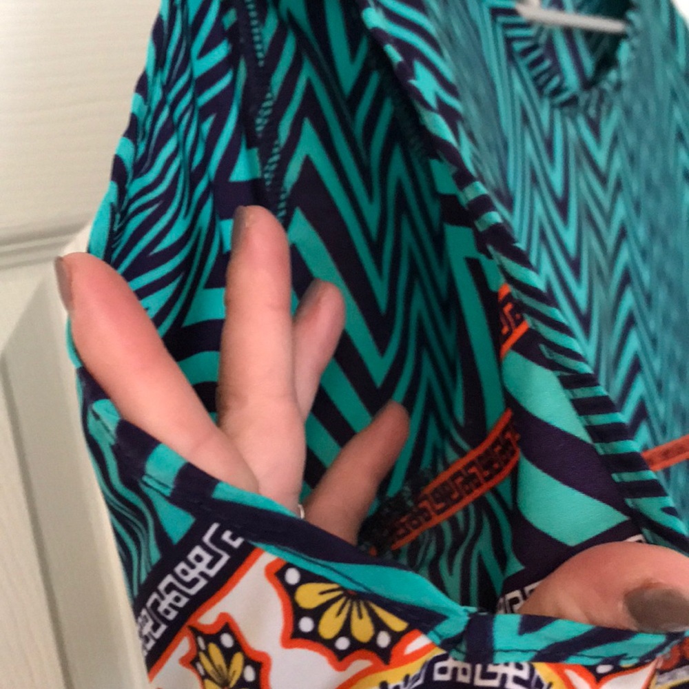 UNIQUE COLD SHOULDER TOP FROM FRANCESCA’S !ADORBS - Picture 4 of 8